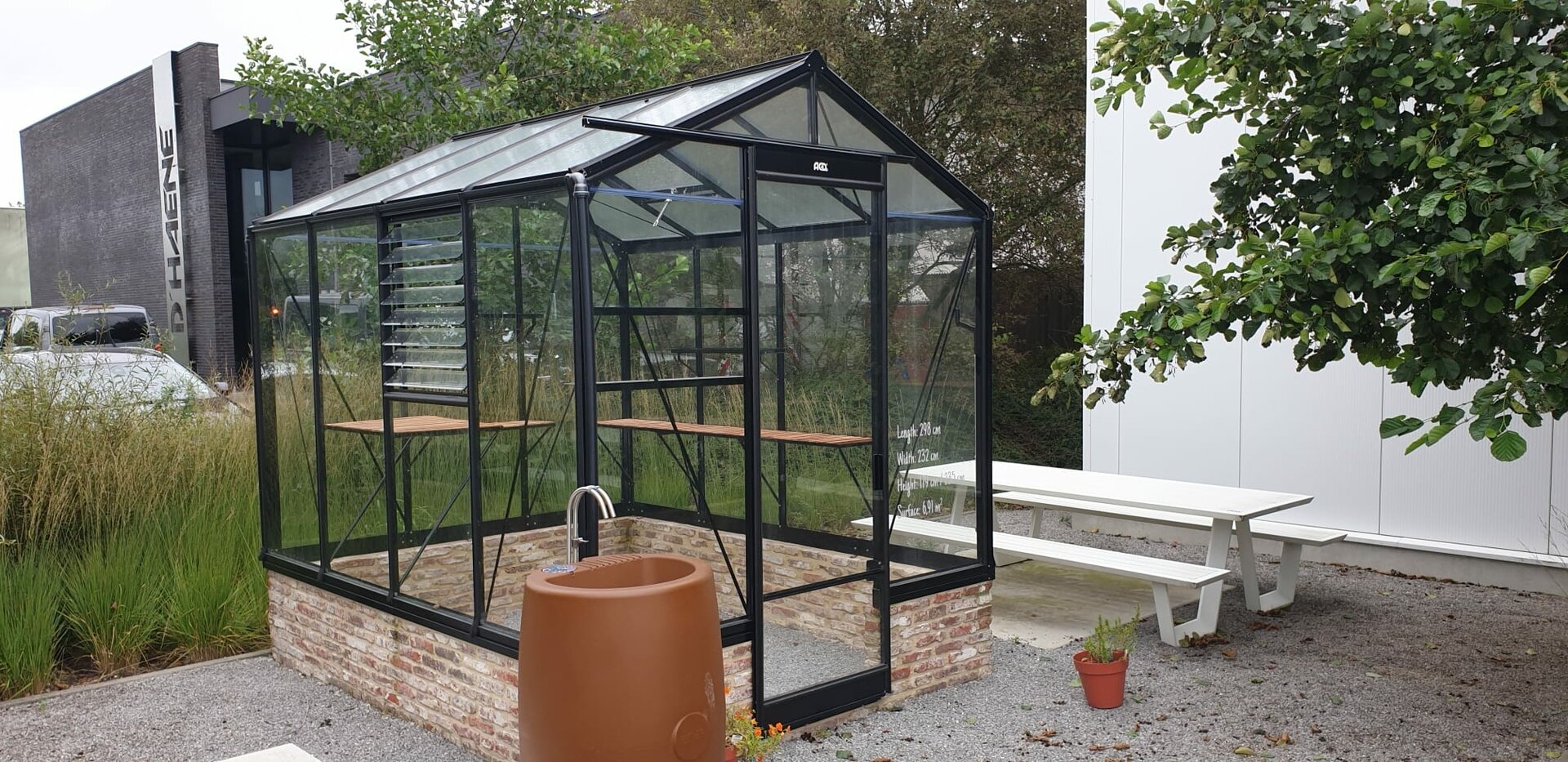 R204H Blackline 232 x 298 cm